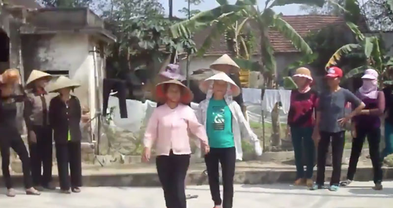 Clip Khi các bà các mẹ ở quê mình đi thi Next Top đang làm mưa làm gió trên MXH vì quá đáng yêu